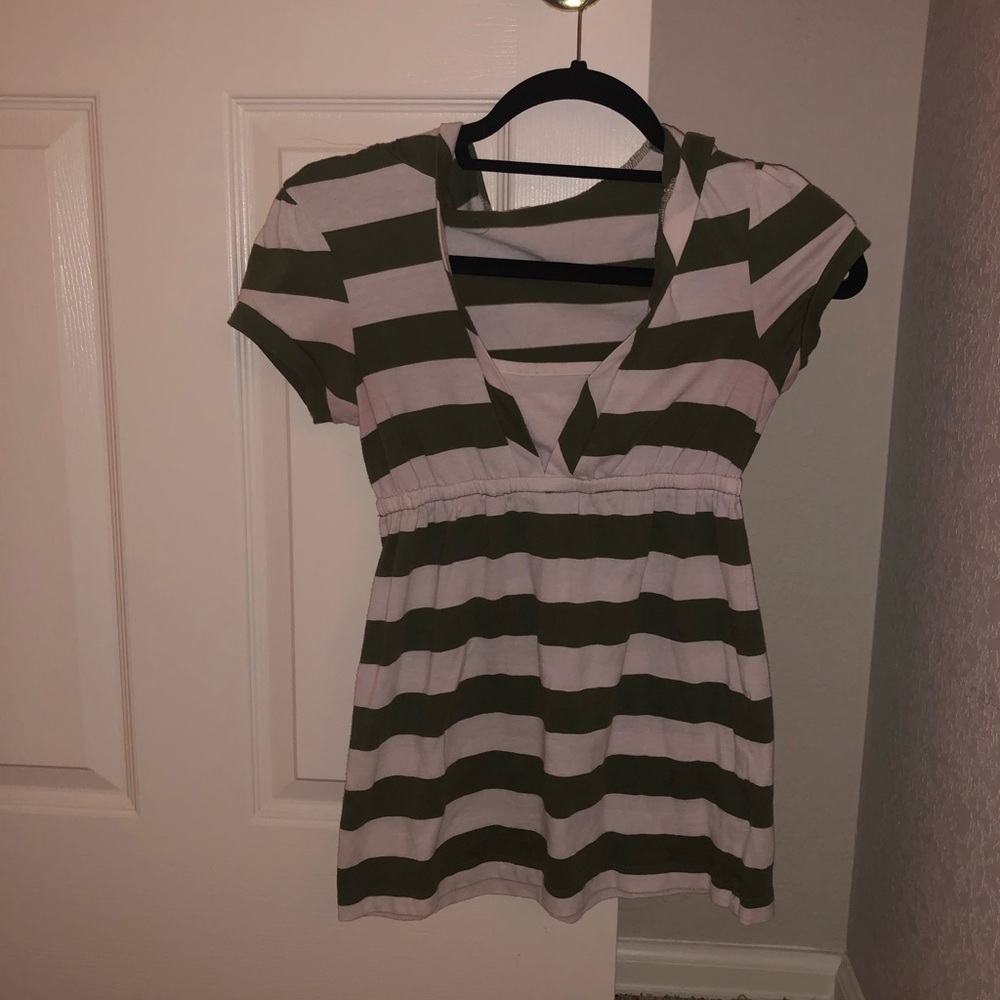 White/green striped short sleeve hooded top